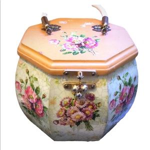 Vintage Wood Box purse flowers soo cute!!